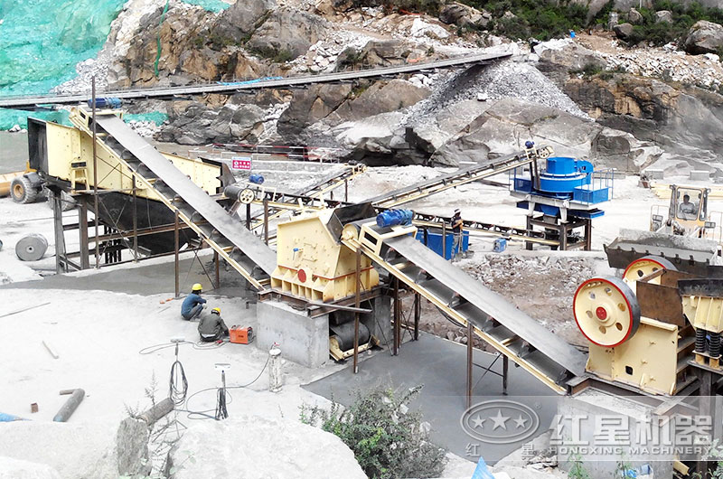 石頭破碎生產(chǎn)線現(xiàn)場(chǎng)圖