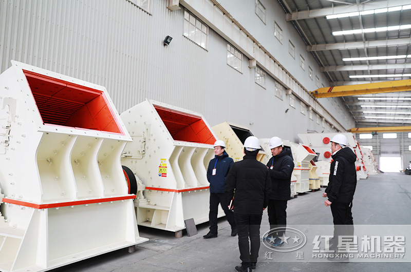 客戶來廠參觀青石破碎機(jī)設(shè)備 客戶來廠參觀青石破碎機(jī)設(shè)備