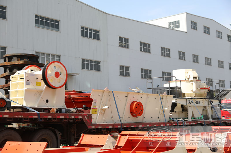 912機(jī)砂石料生產(chǎn)線設(shè)備發(fā)貨現(xiàn)場(chǎng) 912機(jī)砂石料生產(chǎn)線設(shè)備發(fā)貨現(xiàn)場(chǎng)