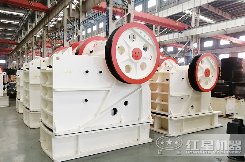 白云石顎式破碎機車間實拍圖 白云石顎式破碎機車間實拍圖