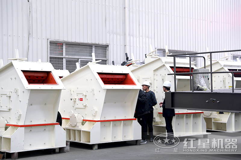 客戶來廠參觀反擊制砂機(jī) 客戶來廠參觀反擊制砂機(jī)