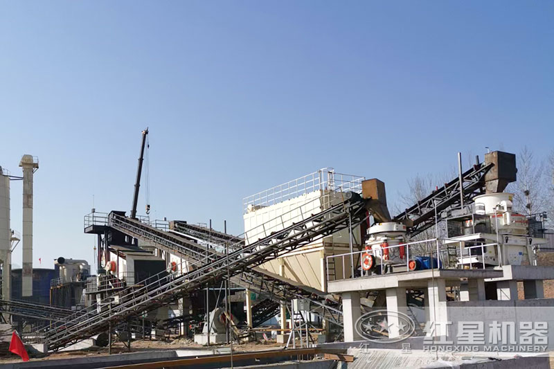 花崗巖粉碎加工現(xiàn)場(chǎng) 花崗巖粉碎加工現(xiàn)場(chǎng)