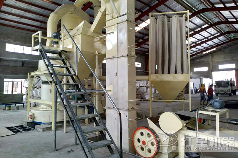 石英石磨粉生產(chǎn)現(xiàn)場實(shí)拍 石英石磨粉生產(chǎn)現(xiàn)場實(shí)拍