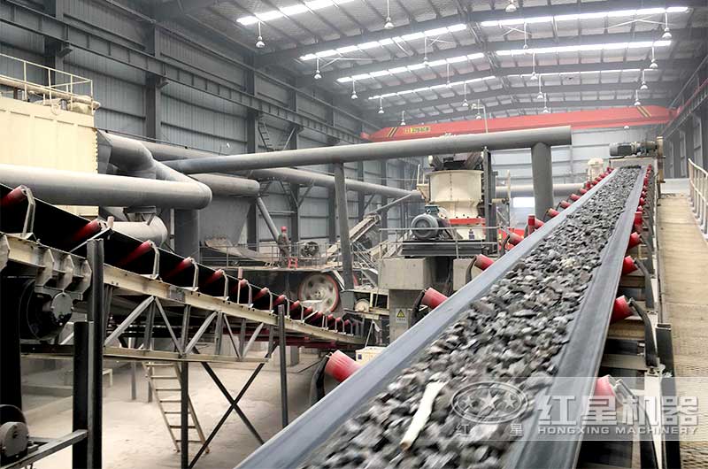 粉碎機作業(yè)現(xiàn)場