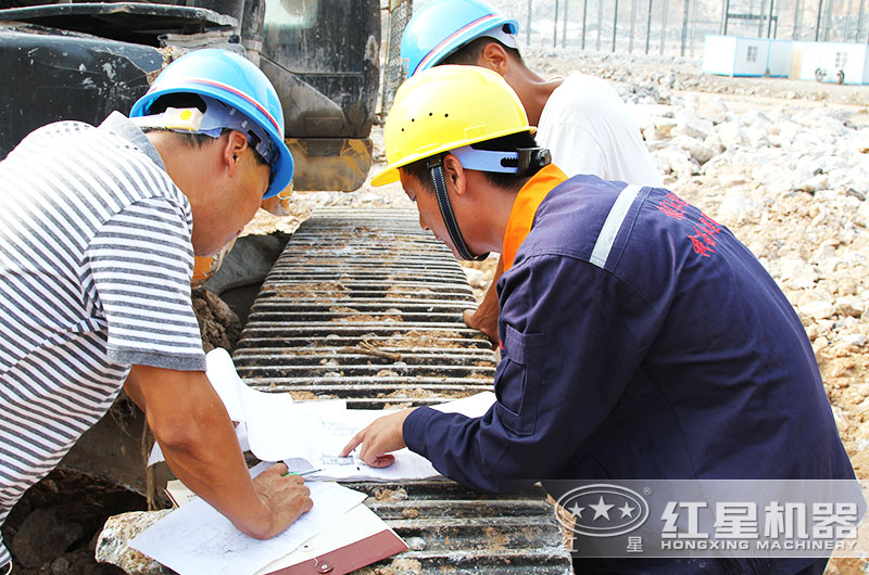 紅星技術(shù)人員入作業(yè)現(xiàn)場(chǎng)考察 紅星技術(shù)人員入作業(yè)現(xiàn)場(chǎng)考察