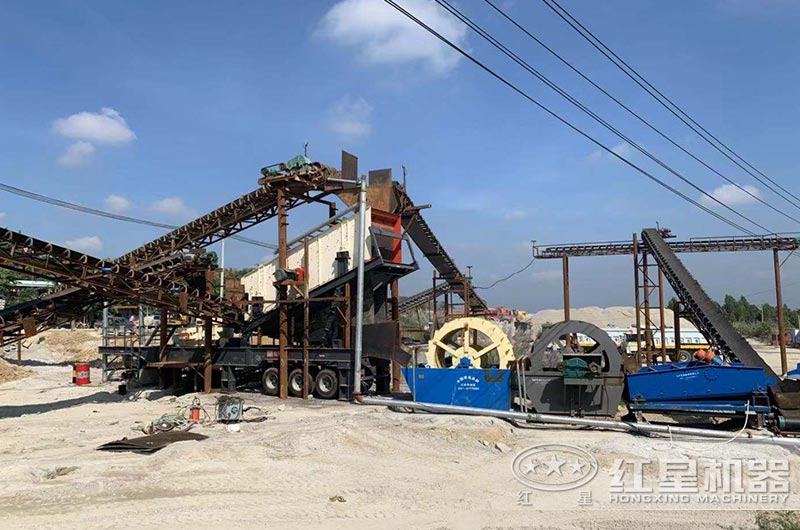 移動(dòng)破碎機(jī)生產(chǎn)現(xiàn)場(chǎng) 移動(dòng)破碎機(jī)生產(chǎn)現(xiàn)場(chǎng)