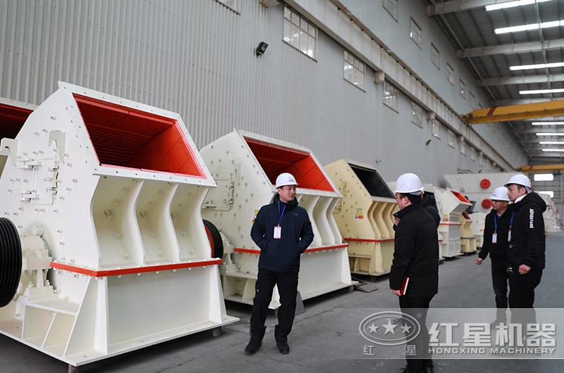 客戶來廠考察錘式粉碎機(jī)設(shè)備 客戶來廠考察錘式粉碎機(jī)設(shè)備
