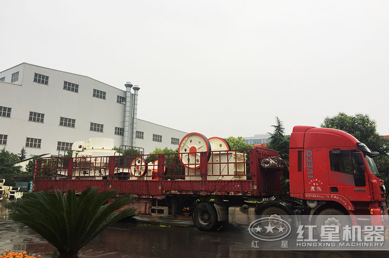 紅星整套鄂破機(jī)裝車發(fā)貨中