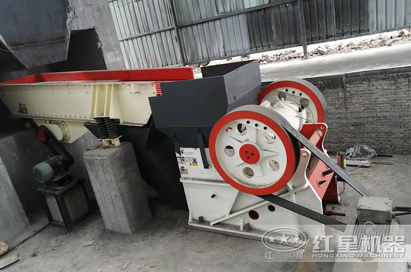 顎式破碎機(jī)處理現(xiàn)場