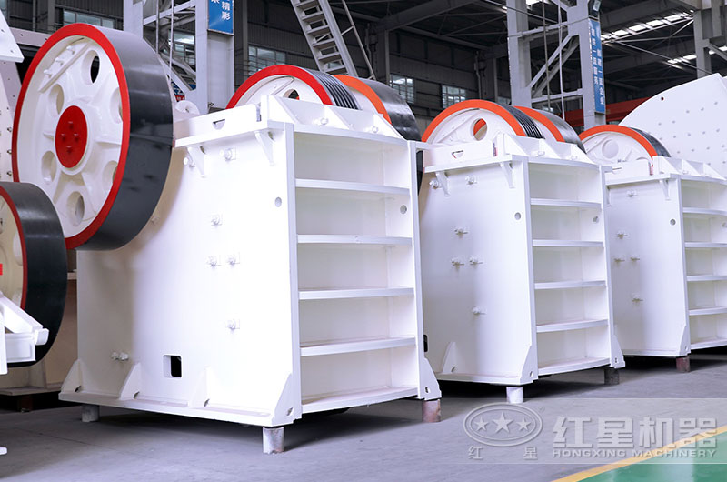 750x1060顎式破碎機(jī)車間實(shí)拍圖