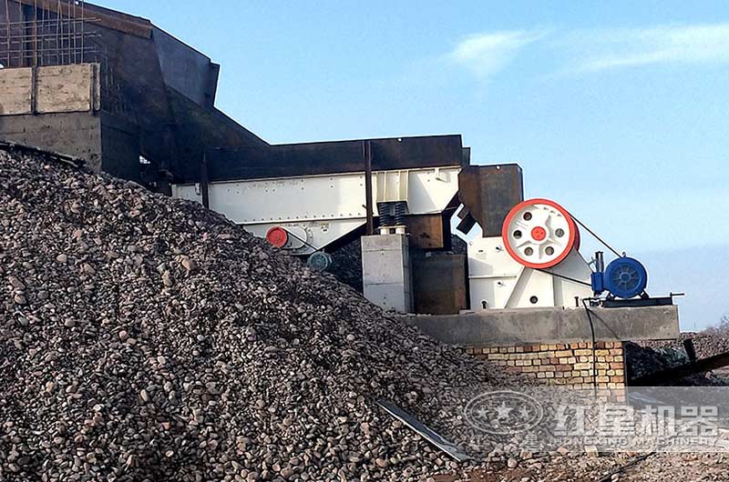 75顎破碎機作業(yè)現(xiàn)場 75顎破碎機作業(yè)現(xiàn)場