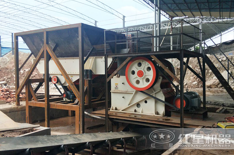 瀝青顎式破碎機(jī)工作現(xiàn)場(chǎng)圖片 瀝青顎式破碎機(jī)工作現(xiàn)場(chǎng)圖片