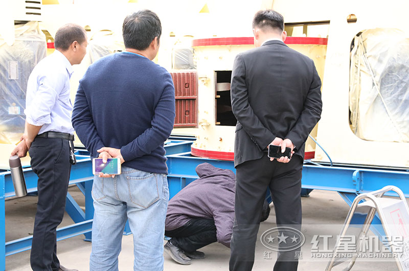 客戶來廠考察1250立軸破碎機 客戶來廠考察1250立軸破碎機