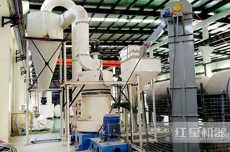 1000目石英石磨粉機(jī)作業(yè)現(xiàn)場 1000目石英石磨粉機(jī)作業(yè)現(xiàn)場