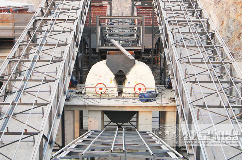 重型錘式破碎機(jī)作業(yè)現(xiàn)場(chǎng) 重型錘式破碎機(jī)作業(yè)現(xiàn)場(chǎng)