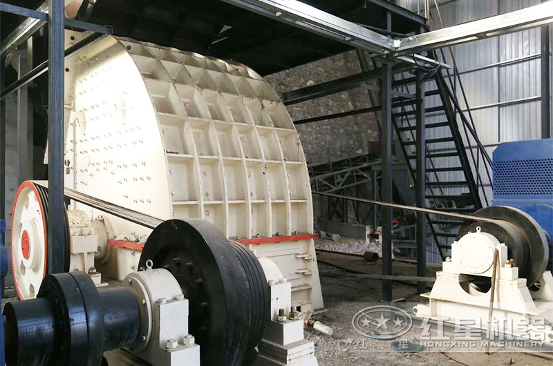 PCZ新型重錘式煤炭破碎機(jī)作業(yè)現(xiàn)場(chǎng)