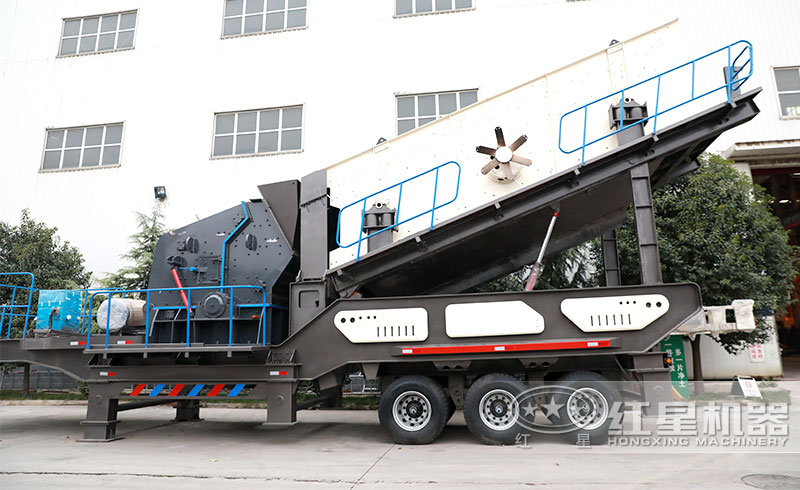 車載式移動(dòng)反擊破碎機(jī)實(shí)拍圖