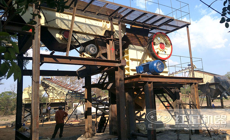 小型顎式破石機(jī)用戶生產(chǎn)現(xiàn)場