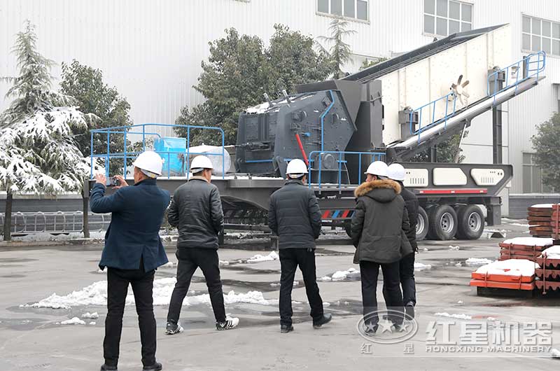 客戶(hù)來(lái)廠(chǎng)對(duì)設(shè)備進(jìn)行實(shí)地參觀(guān)