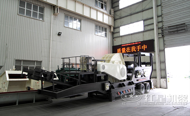 移動(dòng)式石塊破碎機(jī)實(shí)拍圖