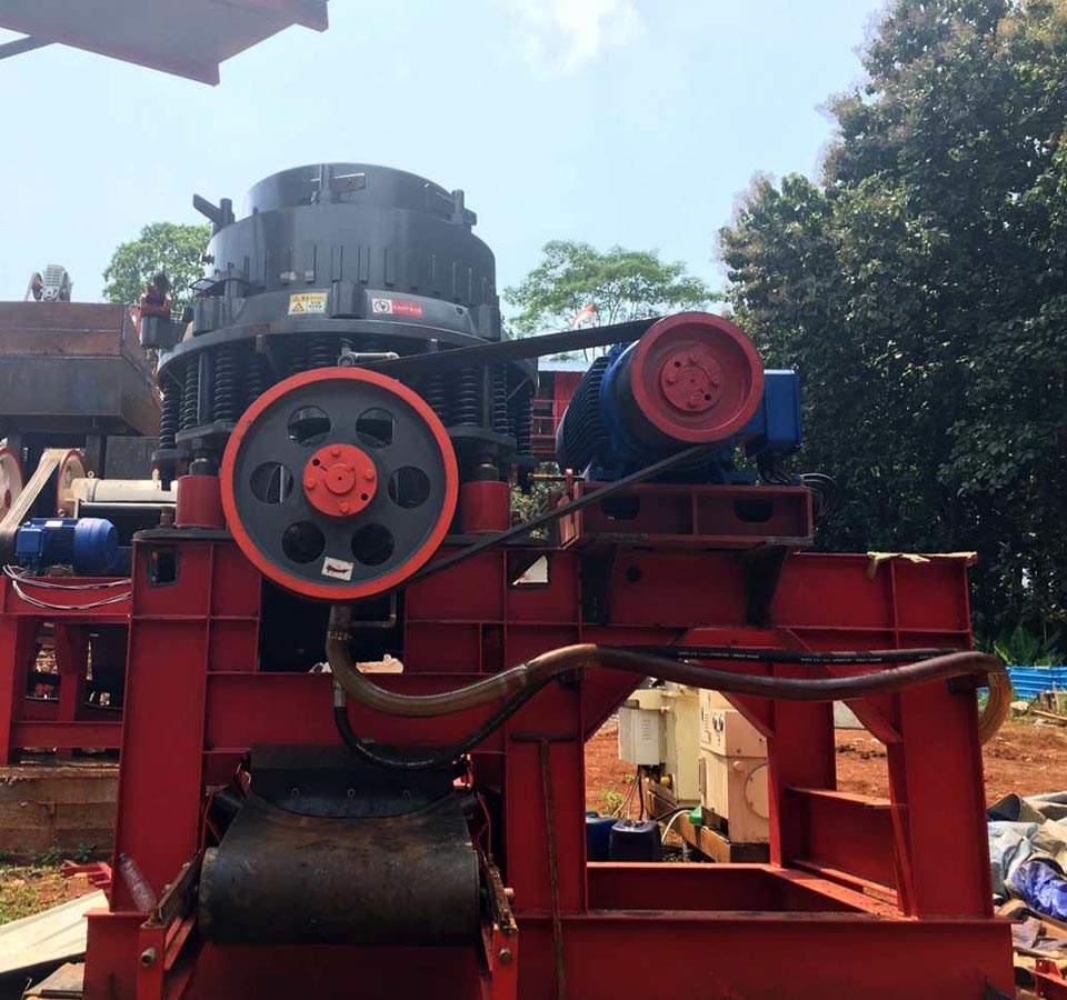 印尼時產150噸河石破碎生產線現(xiàn)場
