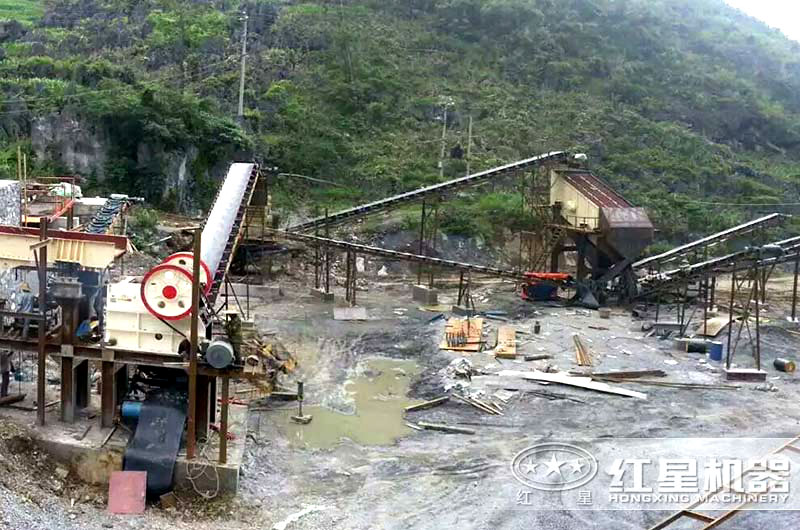 山東用戶石料破碎生產(chǎn)線生產(chǎn)現(xiàn)場實(shí)拍圖
