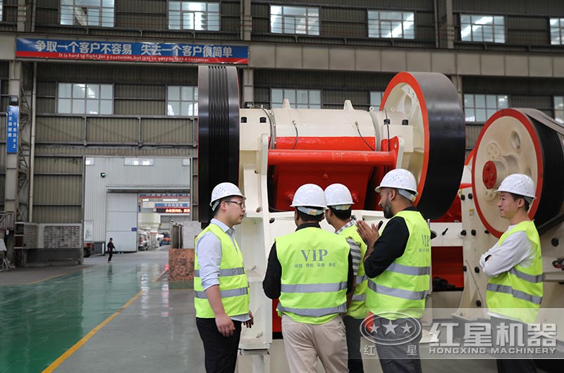 客戶來(lái)廠近距離了解設(shè)備