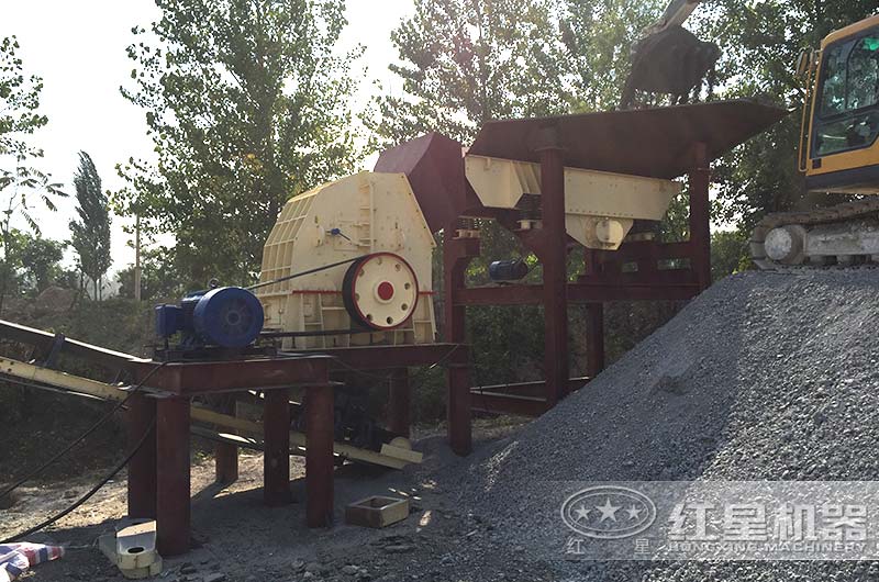 客戶現(xiàn)場(chǎng)圖，大型重錘式粉碎機(jī)