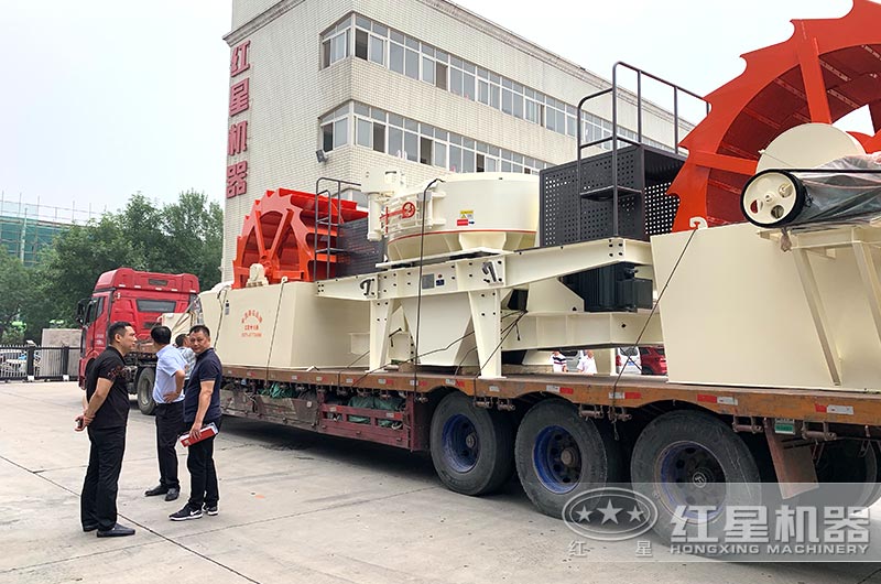 機制砂設備裝車完畢,準備發(fā)貨了