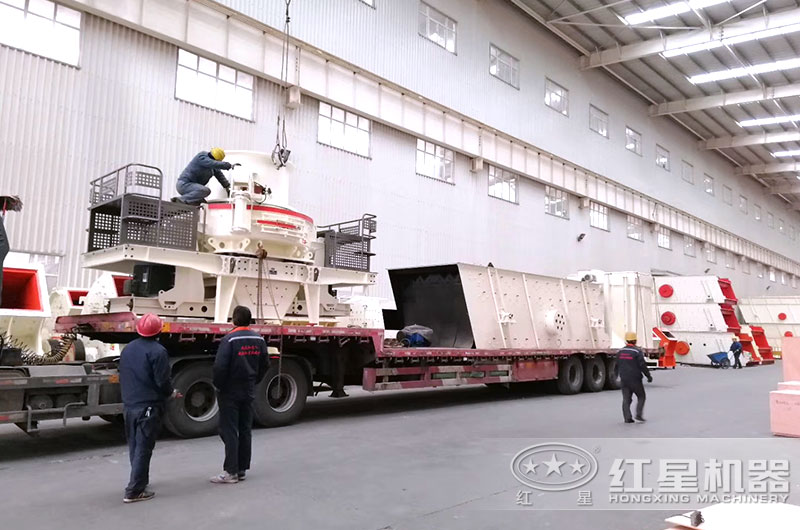 石頭制沙設(shè)備裝車，發(fā)往廣西