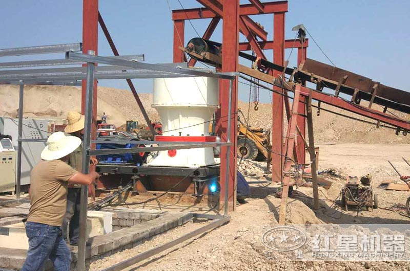 大型單缸液壓圓錐破碎機作業(yè)現(xiàn)場