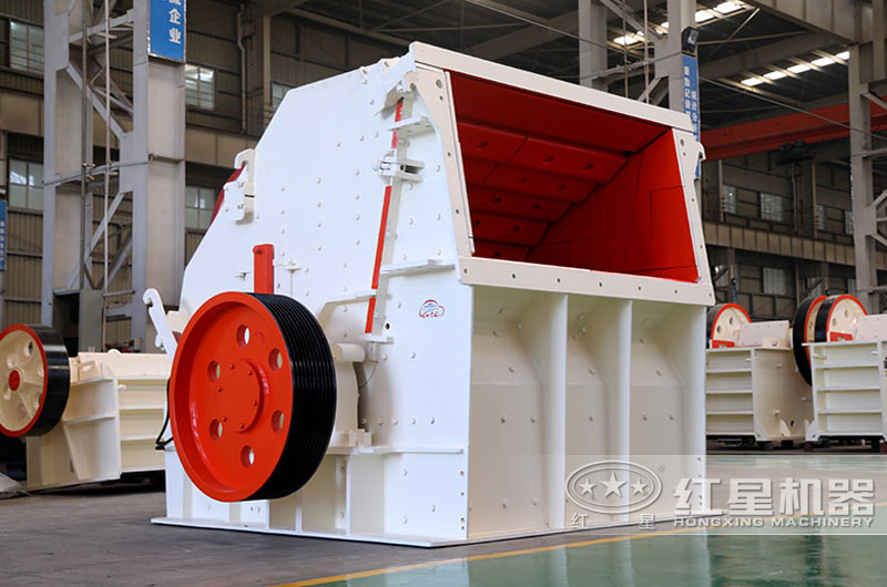 反擊式破碎機，傳統(tǒng)的中細(xì)碎設(shè)備，價格優(yōu)惠