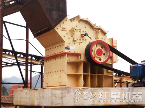 細(xì)碎機(jī)生產(chǎn)現(xiàn)場(chǎng)圖