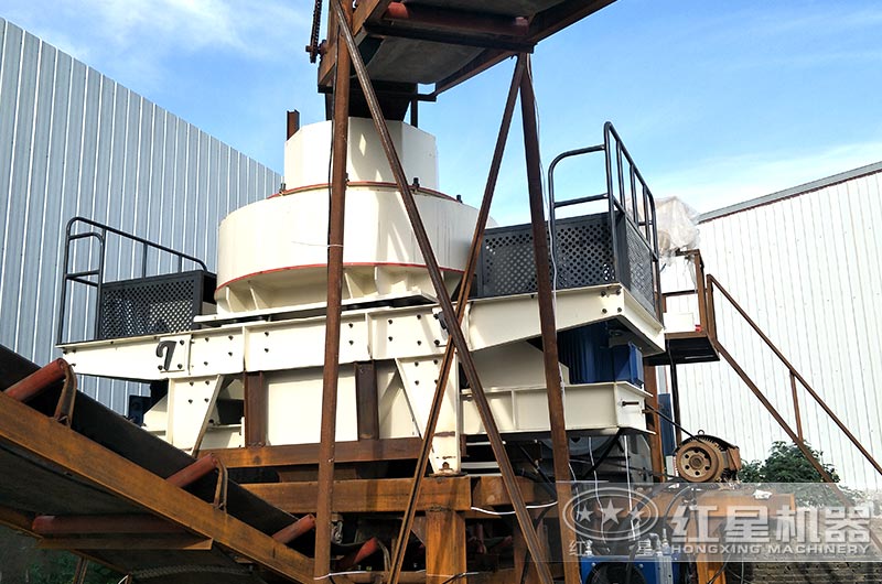 VSI系列立軸沖擊式破碎機(jī)作業(yè)現(xiàn)場(chǎng)圖 VSI系列立軸沖擊式破碎機(jī)作業(yè)現(xiàn)場(chǎng)圖