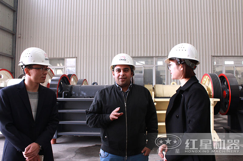 顎式破碎機(jī)客戶來廠考察 顎式破碎機(jī)客戶來廠考察