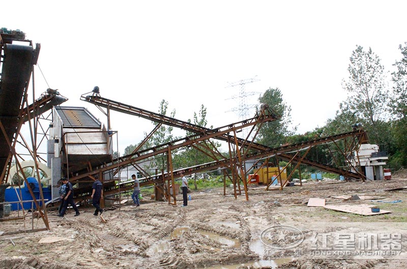 安徽客戶鵝卵石制砂機生產現(xiàn)場圖