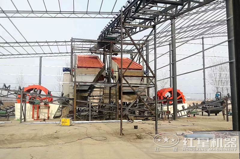 兩臺(tái)洗沙機(jī)準(zhǔn)備進(jìn)行初次投產(chǎn)使用