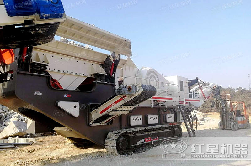 履帶式破碎機(jī)自行移動、轉(zhuǎn)場方便