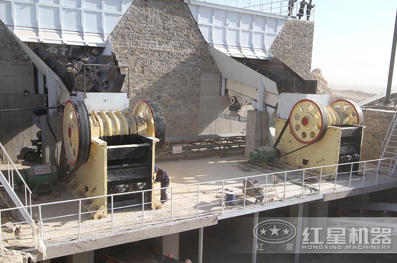 碎石機顎破破碎處理現場應用圖片