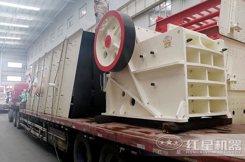 碎石機顎破發(fā)貨出廠，運往客戶生產基地