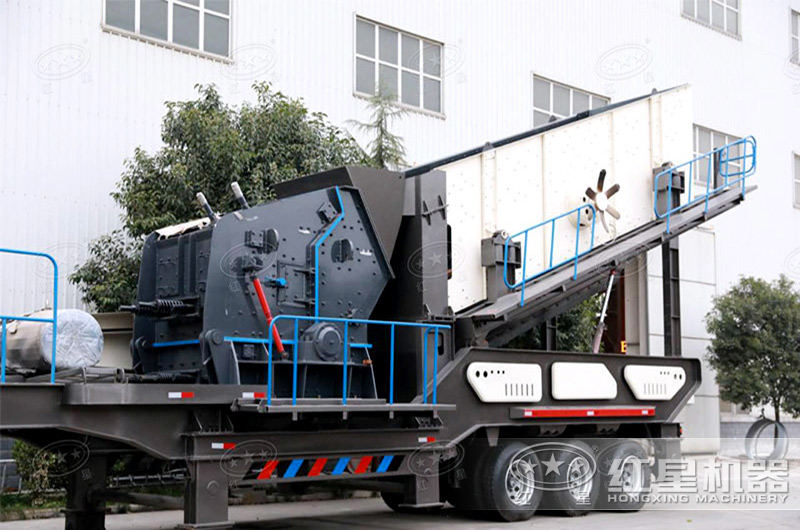 小型流動(dòng)石料破碎機(jī)搭載反擊破、振動(dòng)篩