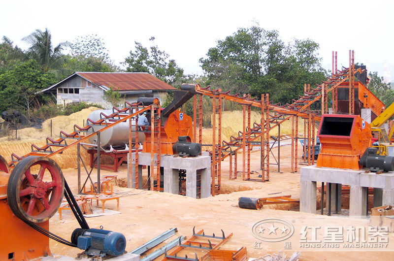 反擊破碎石機(jī)生產(chǎn)現(xiàn)場(chǎng)