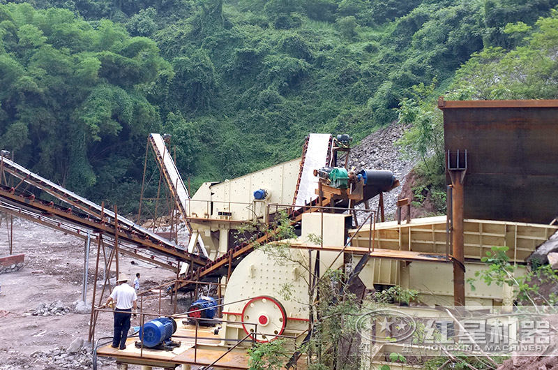 錘式破碎機生產(chǎn)現(xiàn)場圖