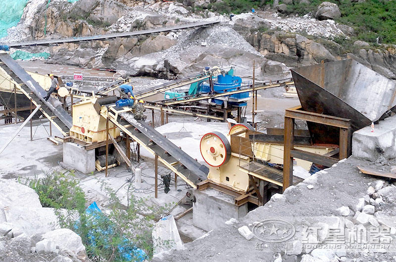 石料生產(chǎn)現(xiàn)場(chǎng) 石料生產(chǎn)現(xiàn)場(chǎng)