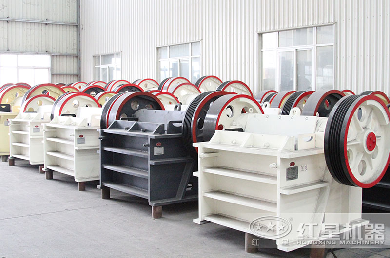 顎式破碎機(jī)廠區(qū)實(shí)拍圖 顎式破碎機(jī)廠區(qū)實(shí)拍圖