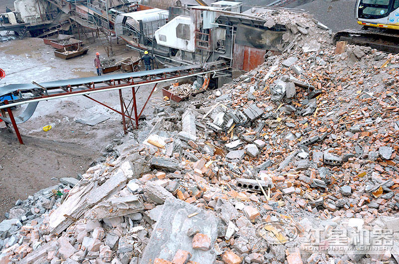 廢舊混凝土塊處理現(xiàn)場
