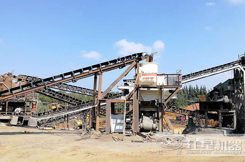 生產(chǎn)現(xiàn)場的石子整形機 生產(chǎn)現(xiàn)場的石子整形機