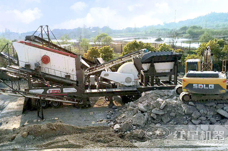 河北移動錘式破碎機生產(chǎn)現(xiàn)場圖