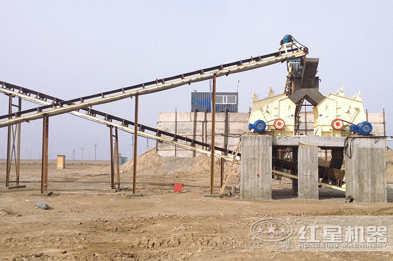 反擊式破碎機(jī)現(xiàn)場作業(yè)圖