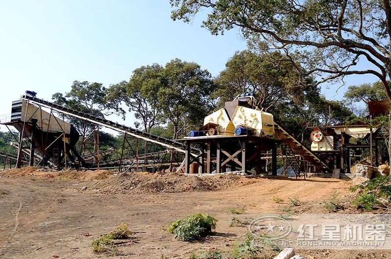 機(jī)器沙生產(chǎn)現(xiàn)場(chǎng)，鄂破（粗碎）+反擊破（中細(xì)碎）